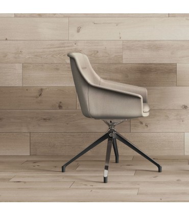 Poltrona interlocutoria con base piramidale Jera