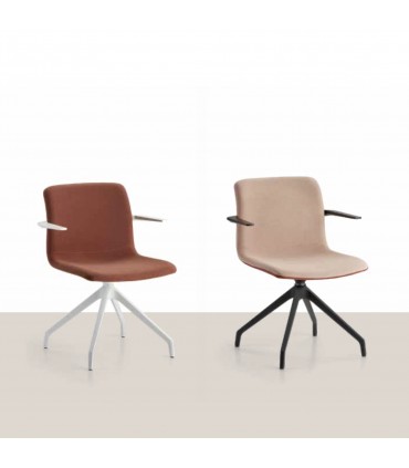 Poltrona interlocutoria con base piramidale Kora by Selin