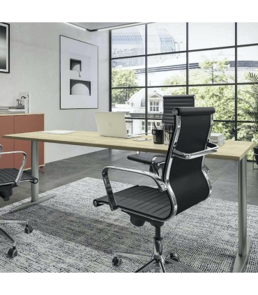 Scrivania con gamba in metallo by Colombini