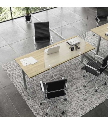 Scrivania con gamba in metallo by Colombini