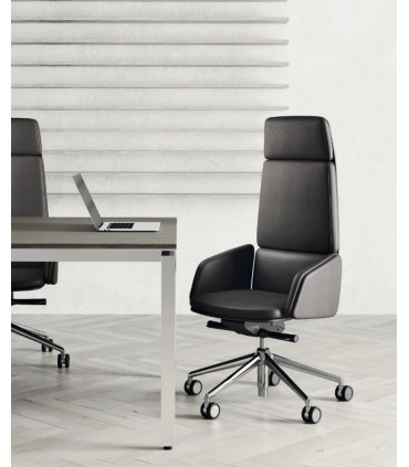 Poltrona presidenziale Lead con braccioli imbottiti by LAS