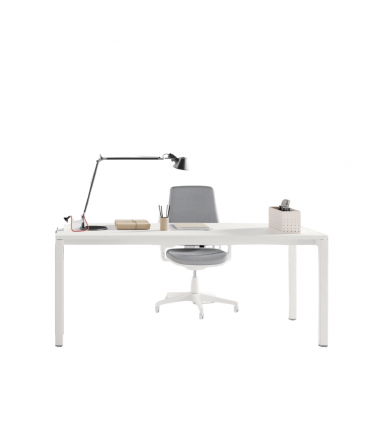 Scrivania con gamba a ponte Oxi by Las