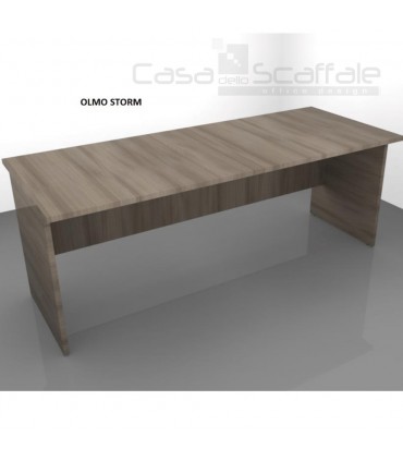 Scrivania con gamba pannellata p.80 by Colombini