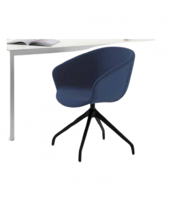 Poltroncina ergonomica in scocca con base piramidale su Stay by Milani