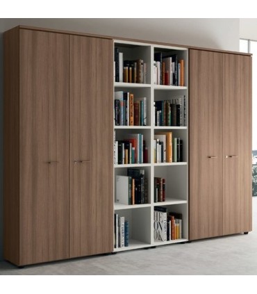 Libreria alta con ante in legno by LAS