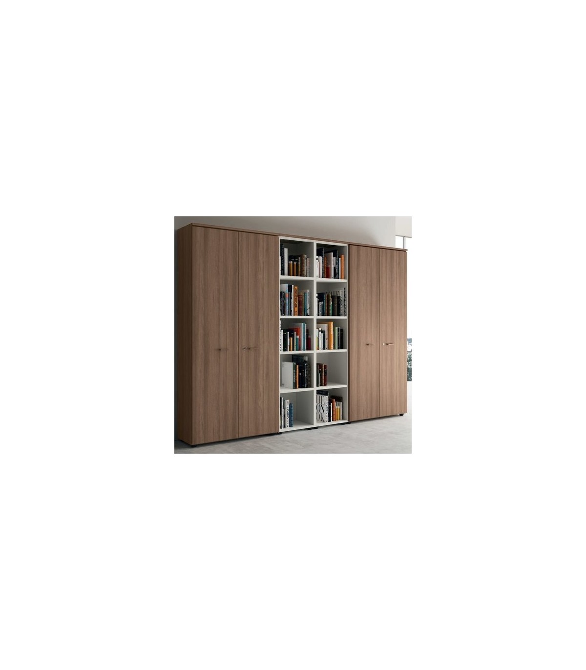 Libreria alta con ante in legno by LAS